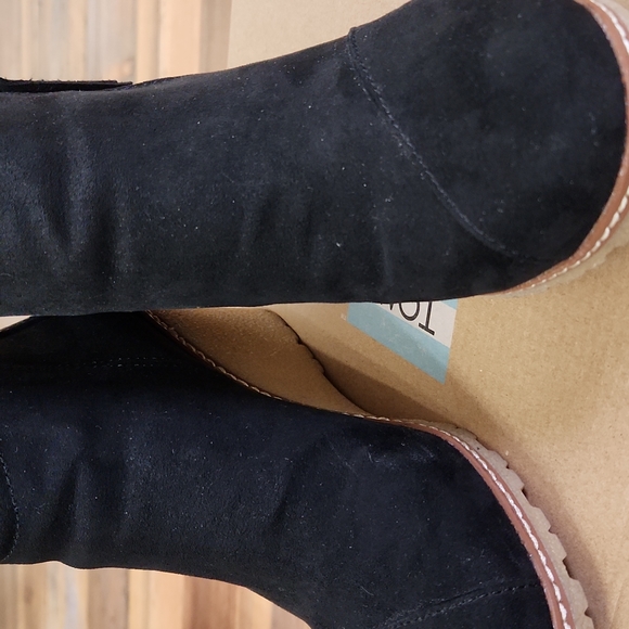 Toms, size 7.5, Black Microfiber material - Picture 6 of 7